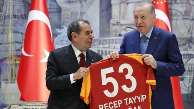 Erdoğan, şampiyon Galatasaray'ı Külliye'de kabul etti
