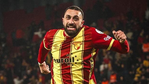 Göztepe, Efkan Bekiroğlu ile sözleşme yeniledi