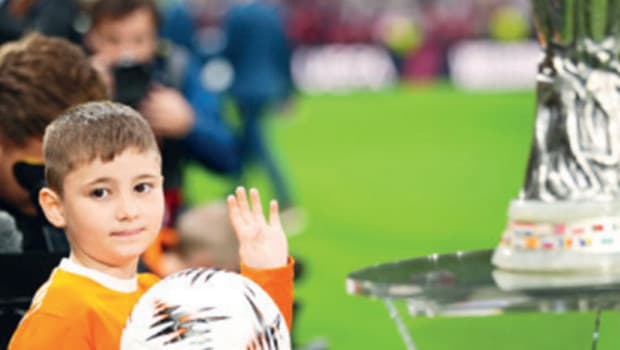 Minik Cihangir'in hayali UEFA ile gerçek oldu!