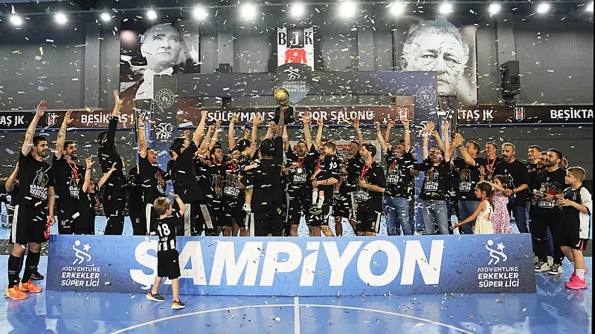 Beşiktaş hentbolda şampiyon oldu, kupasını aldı!
