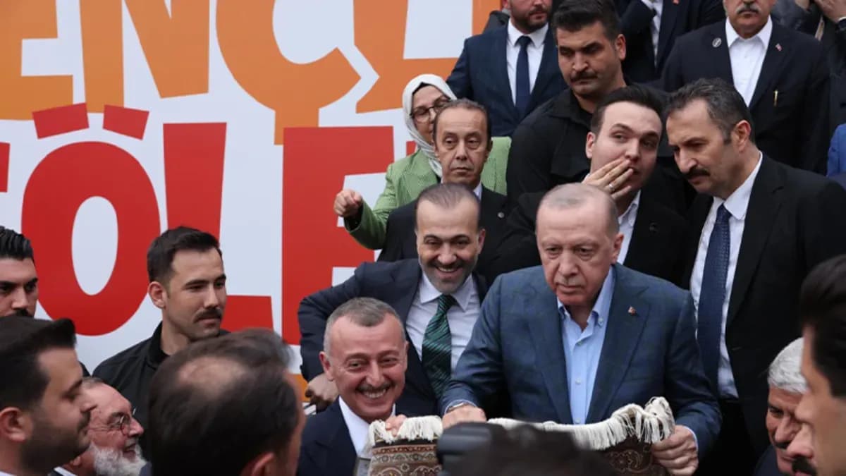 Erdoğan'dan Kocaelispor Müzesi'ne imzalı forma hediyesi