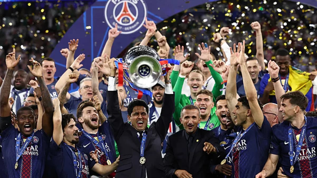 PSG, Şampiyonlar Ligi kupasını kaldırdı!