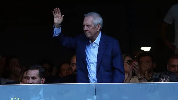 Aziz Yıldırım 8 yıl sonra Fenerbahçe'ye geri döndü!