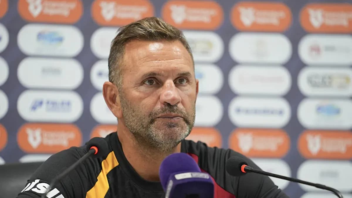 Okan Buruk'tan transfer açıklaması: En az iki isim geliyor!