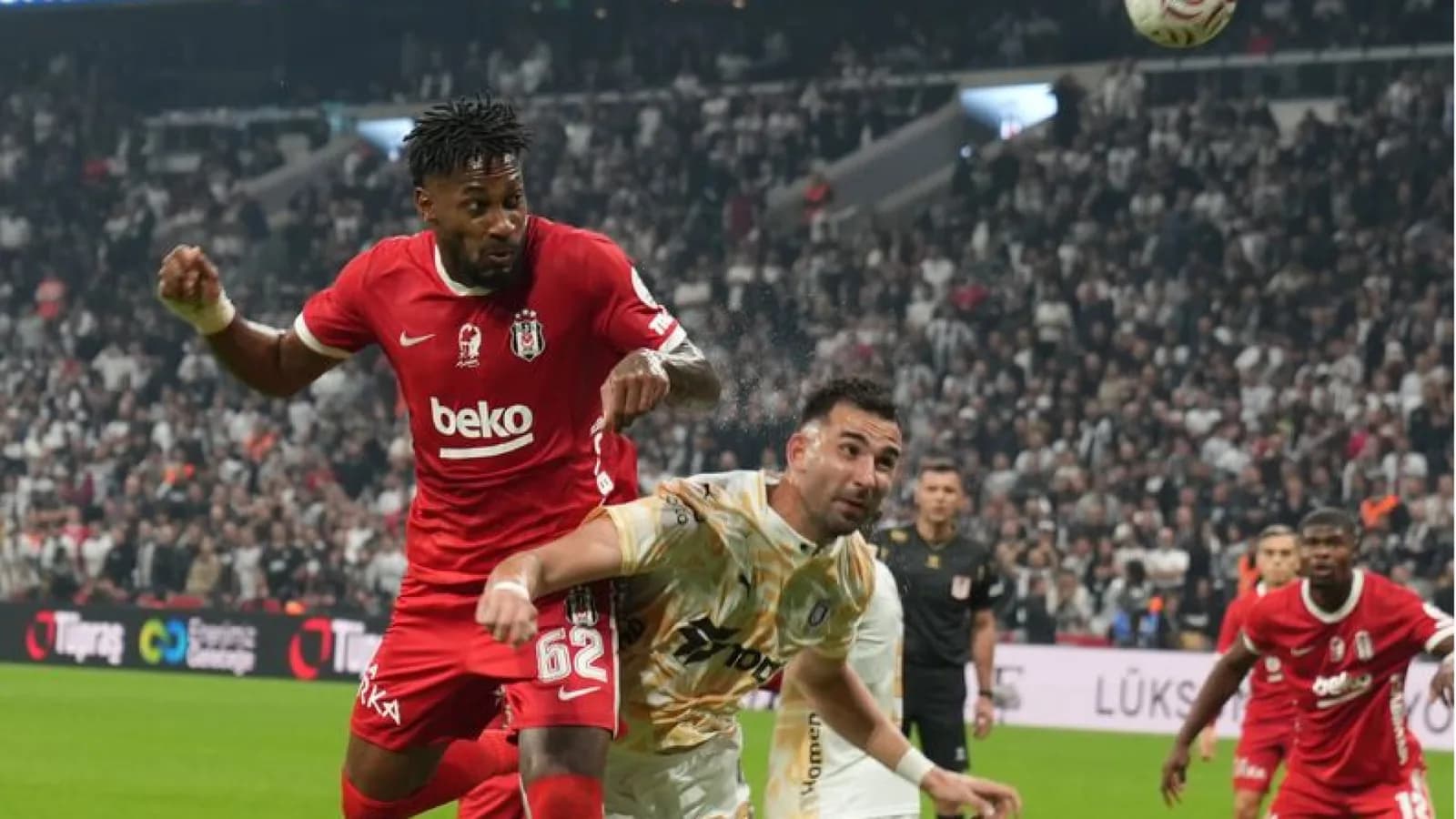 Beşiktaş, Başakşehir'i 2-0 yendi, kalesini 6 maç sonra kapattı