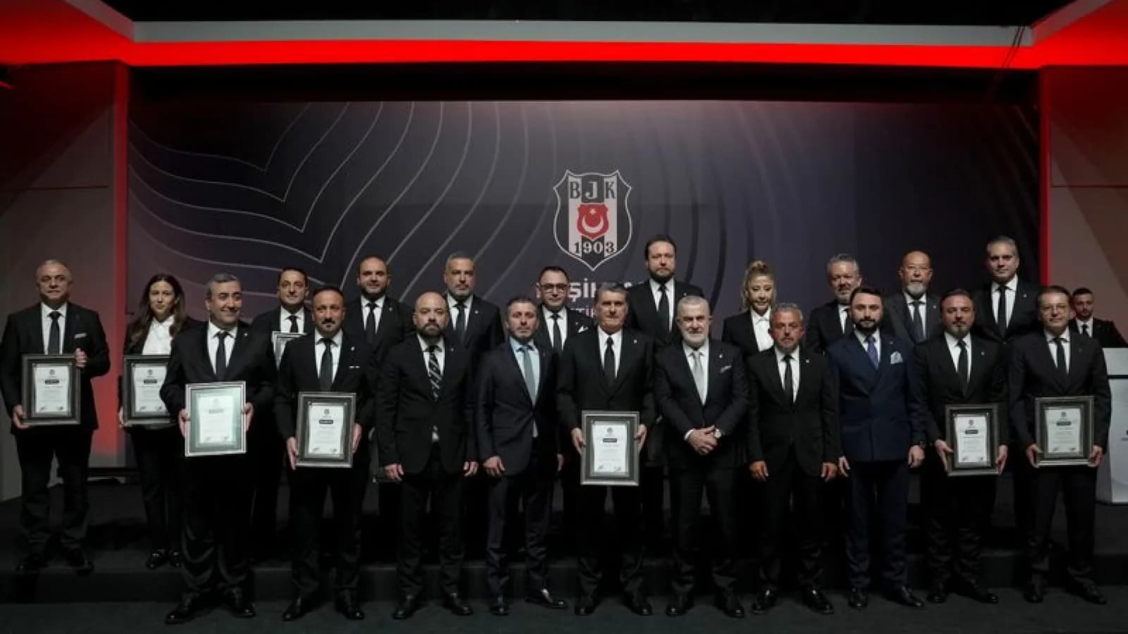 Beşiktaş'ta yeni yönetimde görev dağılımı belli oldu