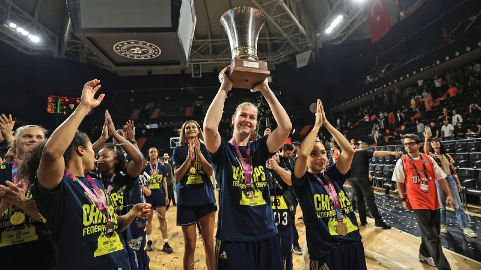 Fenerbahçe Tarfin, FIBA Kadınlar Süper Kupa'yı kazandı