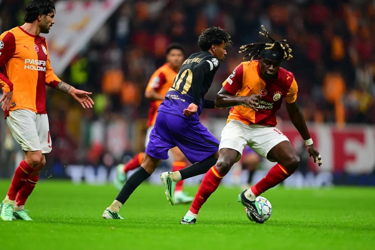 Galatasaray, Barcelona'ya Sahada da Transfer Pazarında da Yenildi