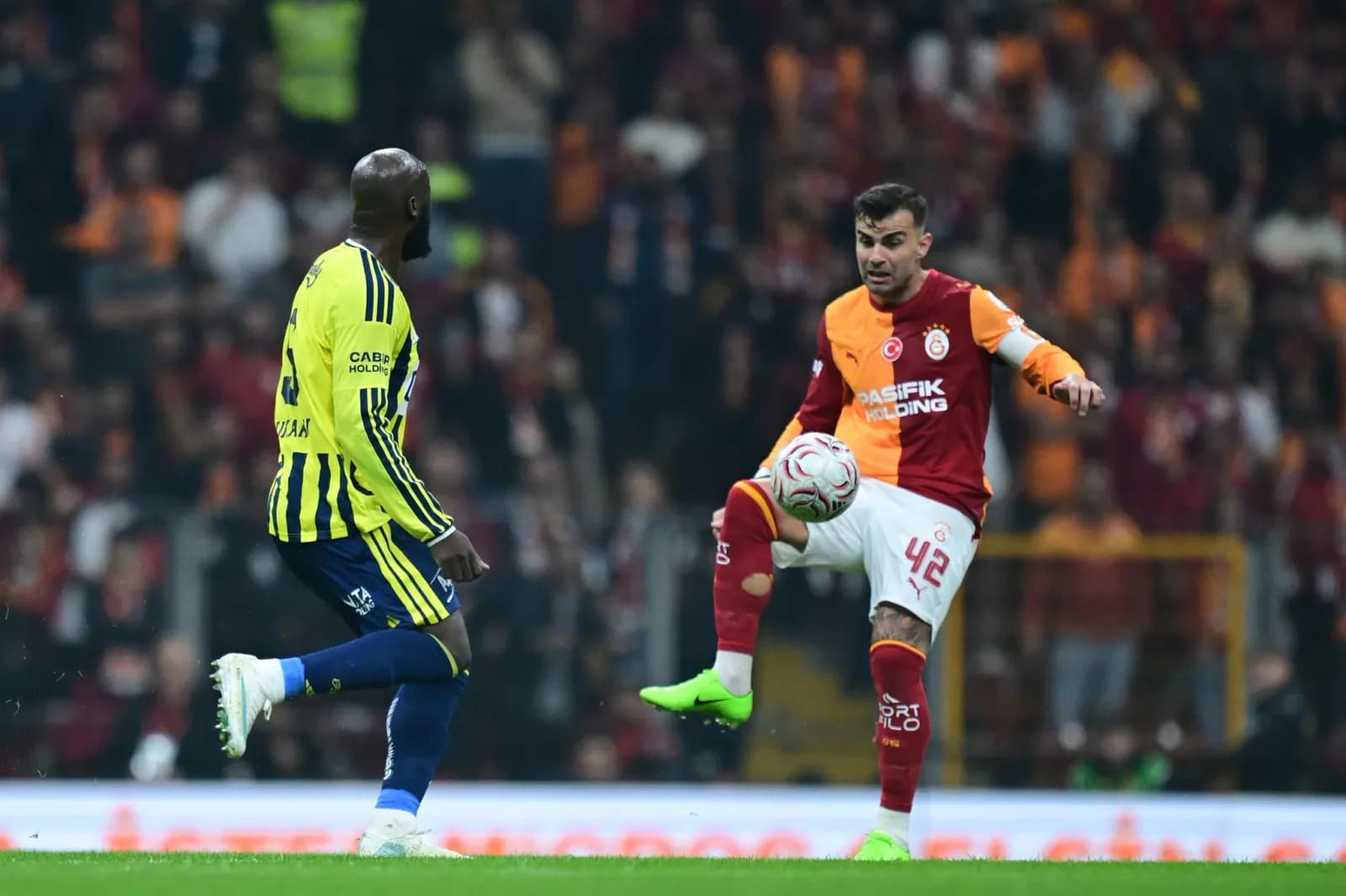 Galatasaray derbide Fenerbahçe'yi 2-1 mağlup etti