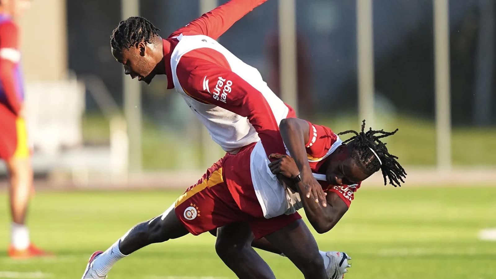 Galatasaray'da Osimhen antrenmana döndü, Kasımpaşa mesaisi sürüyor