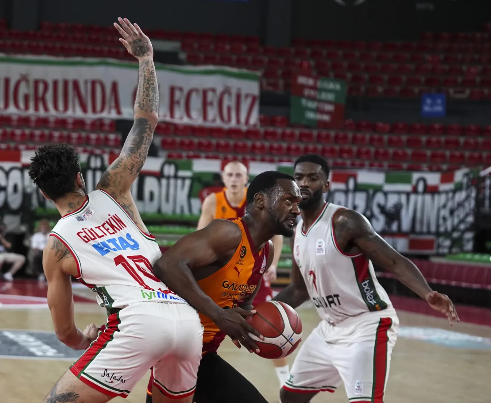 Karşıyaka, Galatasaray MCT Technic'i uzatmada devirdi: 78-71