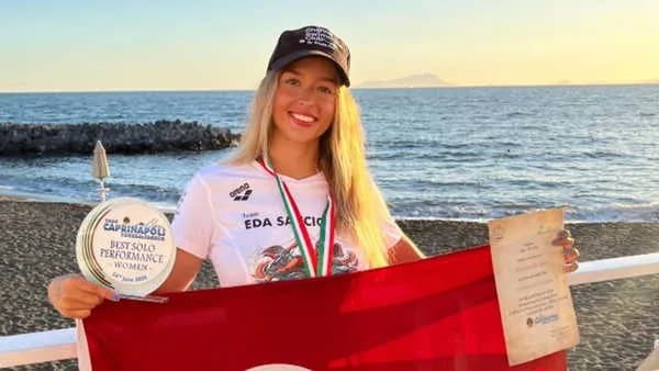Milli yüzücü Eda Savcıgil, Catalina Kanalı'nı çifte rekorla geçti