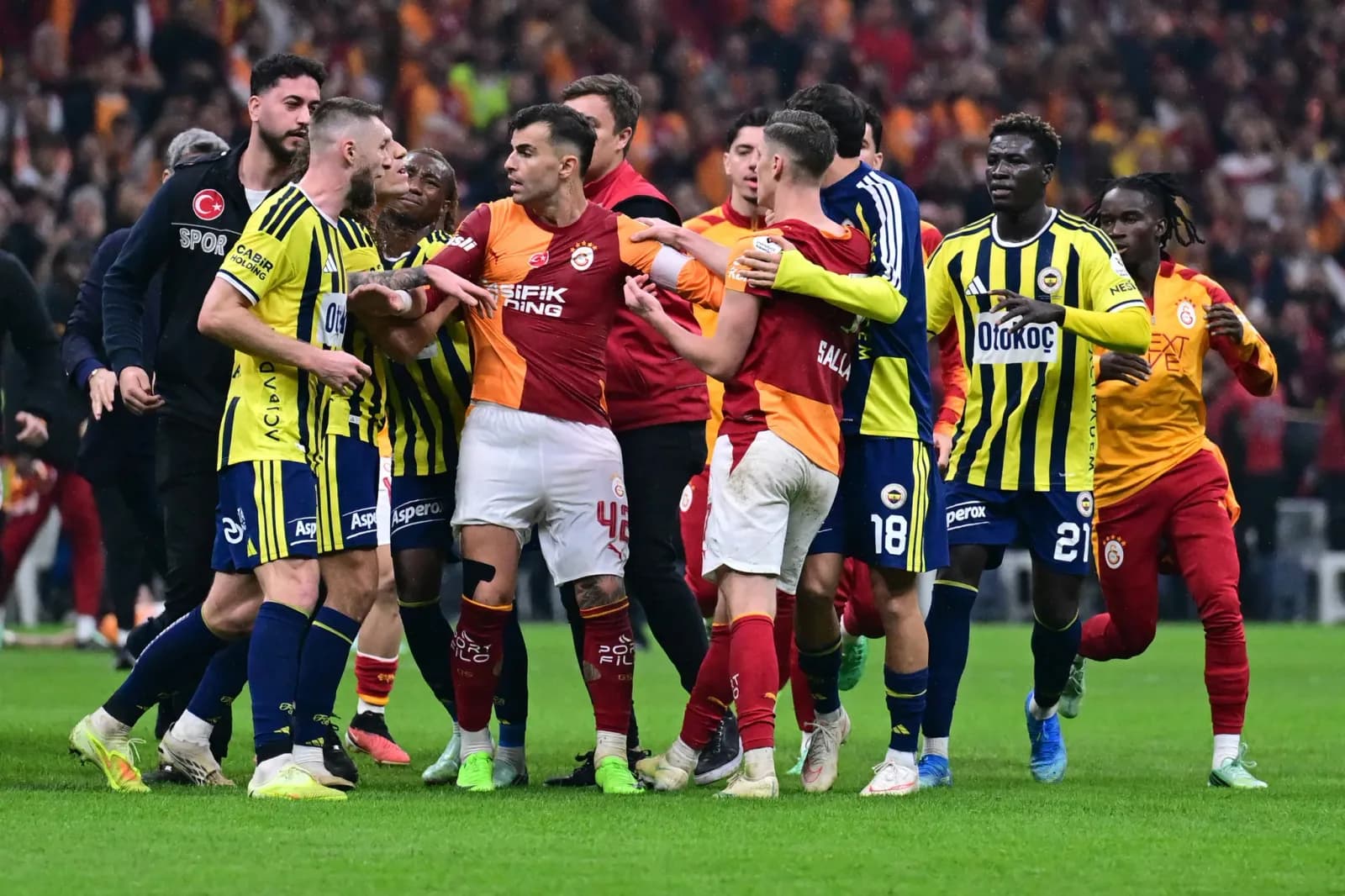 PFDK'den derbi sonrası ağır cezalar: Bardakcı ve Brown'a men kararı