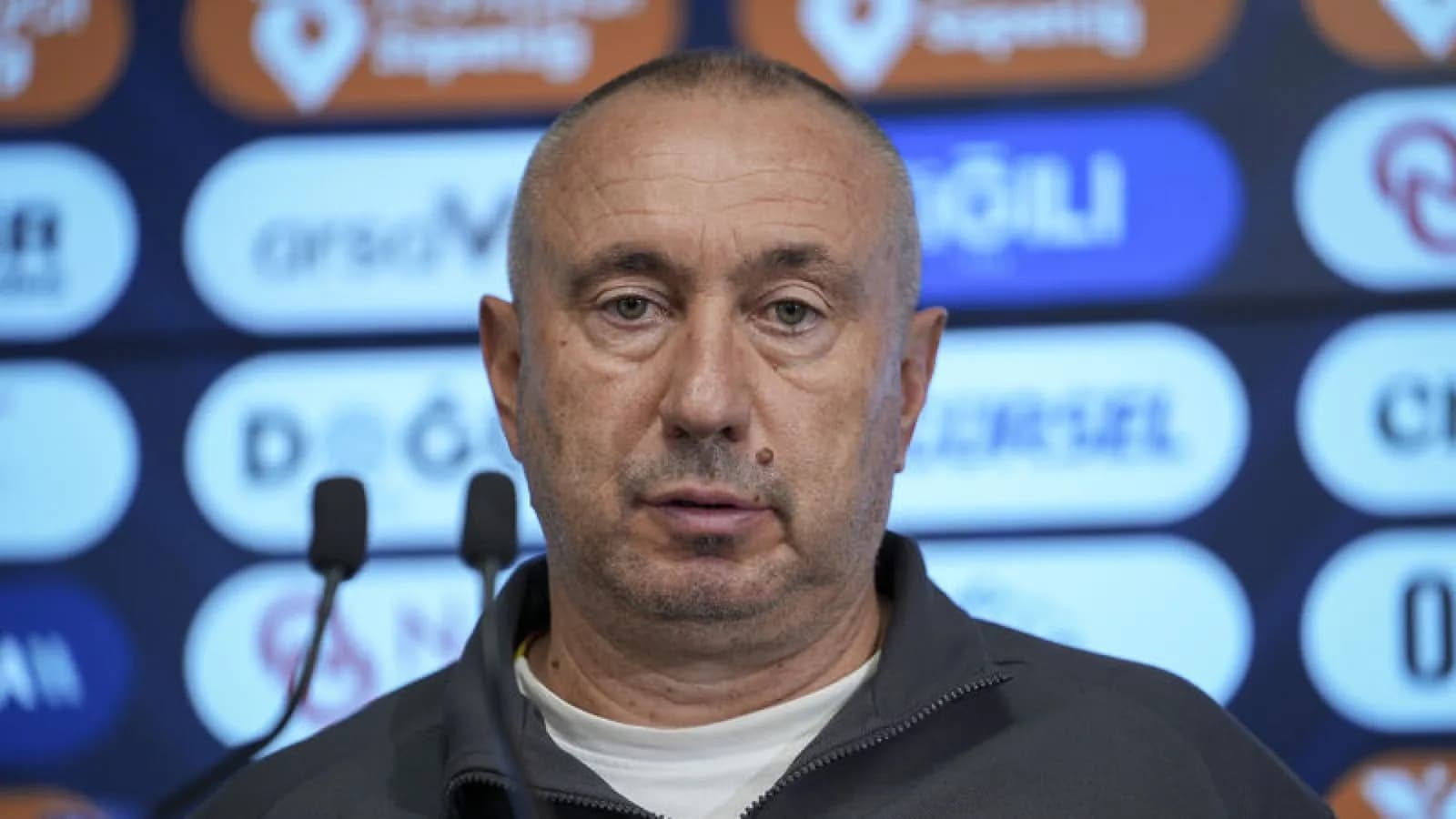 Stoilov: Fenerbahçe zor bir süreçten geçiyor